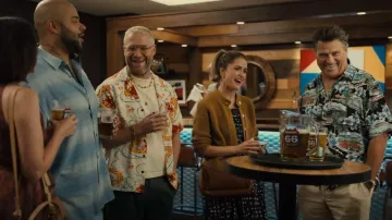 Reyn Spooner American Classic HOT ROD 57 Chevrolet Shirt porté par Johnny Rev (Ted McGinley) vu dans Platonic (S01E08)