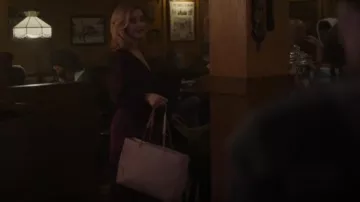 Tory Burch Leather Tex­tured Tote worn by Missy (Sharon Lawrence) as seen in Joe Pickett (S02E05)