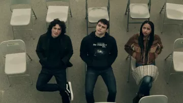 Zapatillas negras Vans usadas por Jordan Kent (Alexander Garfin) como se ve en Superman & Lois (S03E13)