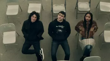 Zapatillas negras Vans usadas por Jordan Kent (Alexander Garfin) como se ve en Superman & Lois (S03E13)