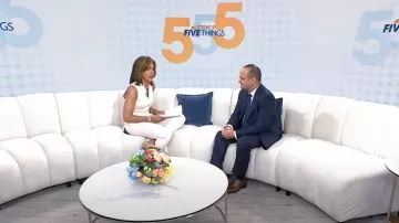 Combinaison sans manches noire Halo Antoinette portée par Hoda Kotb comme vu dans Aujourd’hui le 28 juin 2023