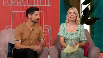La Redoute Floral Puff Sleeve Dress with Ruffled Neck usado por Holly Willoughby como se ve en This Morning el 28 de junio de 2023