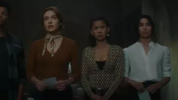 Frame Gillian Top worn by Bess Marvin (Maddison Jaizani) as seen in Nancy Drew (S04E05)