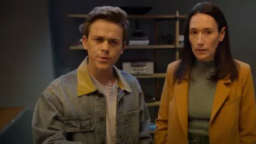 Levi's Premium Sun­set Truck­er Jack­et worn by Jackson Dragon (John Owen Lowe) as seen in Unstable (S01E02)