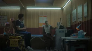 Gucci Web Stripe Leather Trainers usados por Andre Johnson, Jr. (Marcus Scribner) como se ve en grown-ish (S06E01)