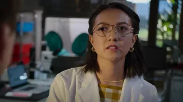 Aretes de aro pequeño con bordes gruesos de Madewell usados por Luna (Rachel Marsh) como se ve en Unstable (S01E03)