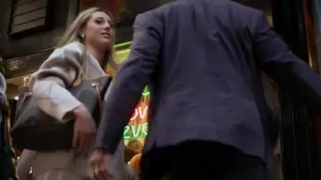 Louis Vuitton Neverfull MM Monogram Canvas Tote porté par Sophia Stallone vu dans The Family Stallone (S01E08)