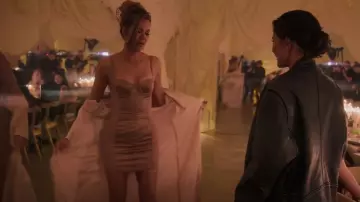 Gucci Women's Quilted Chemise Mini Dress In Rose usado por Khloé Kardashian como se ve en The Kardashians (S03E06)