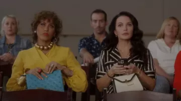 Louis Vuitton Coussin Monogramme en relief en peau d’agneau porté par Lisa Todd Wexley (Nicole Ari Parker) comme on le voit dans And Just Like That... (S02E03)