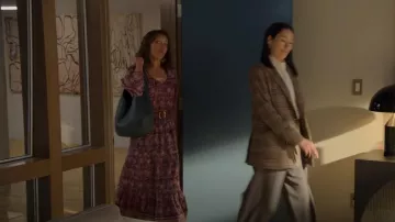 Alicia Bell Lana Keyhole Tassel-Tie Maxi Vestido usado por Jean (Christina Chang) como se ve en Unstable (S01E04)
