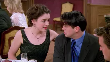 H&M Black Polka Dot Tank Criss Cross Dress porté par Felicity (Olivia Williams) dans la série télévisée Friends (saison 4, épisode 24)