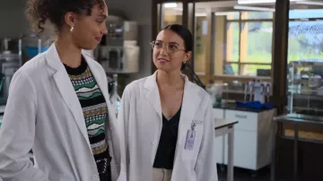 Hija favorita El Griffin Cardigan usado por Luna (Rachel Marsh) como se ve en Unstable (S01E06)