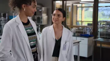 Favorite Daughter The Grif­fin Cardi­gan worn by Luna (Rachel Marsh) as seen in Unstable (S01E06)