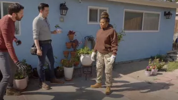 Akira représente une cargaison de jambe peinte portée par Taraji P. Henson telle que vue dans la reconnaissance de dette de célébrités (S06E07)