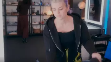 Ngorder Dou­ble Drag­on Jog­ger Sweat­pants worn by Lisa Street as seen in Glow Up: Britain's Next Make-Up Star (S04E01)