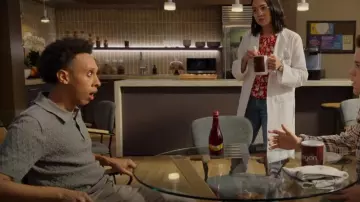 Reiss Dollar Cotton Blend Polo texturé porté par Malcolm (Aaron Branch) comme on le voit dans Unstable (S01E08)