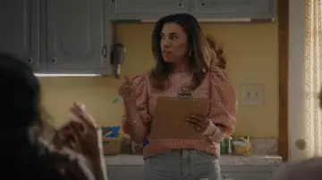 Un haut à oeillets à manches bouffantes New Day porté par Drea (Christina Vidal) vu dans Primo (S01E02)
