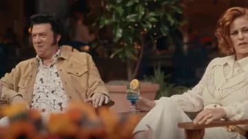 Chemise à manches courtes Billy Reid Oyster Print Linen portée par Jesse Gemstone (Danny McBride) comme on le voit dans The Righteous Gemstones (S03E03)