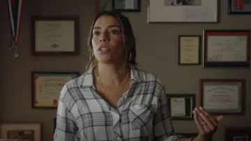 Rails Hunter Button-Front Plaid Shirt - Rose Bleu Ivoire portée par Drea (Christina Vidal) comme on le voit dans Primo (S01E04)