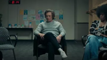 Nike Cortez Basic usadas por Carmen 'Carmy' Berzatto (Jeremy Allen White) como se ve en The Bear (S02E03)