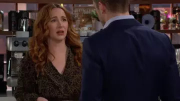 Hutch Kenny Wrap Vestido usado por Mariah Copeland (Camryn Grimes) como se ve en The Young and the Restless el 30 de junio de 2023