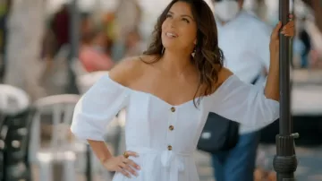 Showpo Sorrento Robe de rêve portée par Eva Longoria vue dans Eva Longoria: À la recherche du Mexique (S01E06)