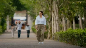 Ralph Lauren Collection Charlee Multi Pocket Cargo Pants portés par Eva Longoria comme on le voit dans Eva Longoria: Searching for Mexico (S01E06)