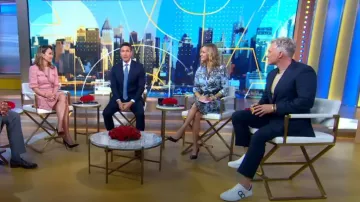 Ferragamo Gancini Zapatillas de cuero texturizadas usadas por Sam Champion como se ve en Good Morning America el 3 de julio de 2023