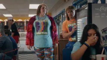 Fringe Co The Lover Tinsel Jacket Totally Tinsel Collection usada por Taryn (Maggie Winters) como se ve en The Righteous Gemstones (S03E04)