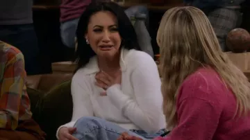 525 America Eyelash Collared Cardigan usado por Valentina (Francia Raisa) como se ve en How I Met Your Father (S02E18)