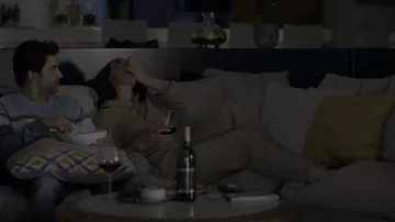 Rag & Bone Pierce Cash­mere Jog­ger Pants worn by Tully Hart (Katherine Heigl) as seen in Firefly Lane (S02E11)