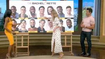 Gianvito rossi Portofino 105 sandalias de terciopelo usadas por Kelly Ripa como se ve en LIVE con Kelly y Mark el 5 de julio de 2023