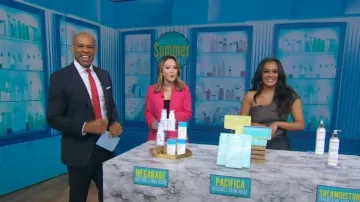 Tory Burch Striped One-Shoulder Top usado por Blake Newby como se ve en Good Morning America el 5 de julio de 2023