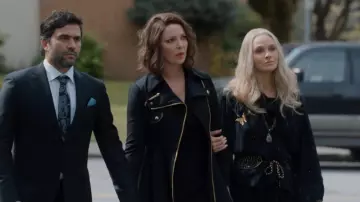 Moschino A0622 Black Virgin Wool N09G03 worn by Tully Hart (Katherine Heigl) as seen in Firefly Lane (S02E16)