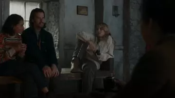 Naadam Cash­mere Crew­neck Sweater worn by Villanelle (Jodie Comer) as seen in Killing Eve (S04E08)