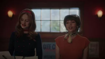 Examen Fleur Pull porté par Cheryl Blossom (Madelaine Petsch) vu dans Riverdale (S07E14)