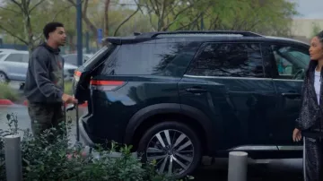 Representar la sudadera con capucha Destructive Appetite usada por Andre Johnson, Jr. (Marcus Scribner) como se ve en grown-ish (S06E02)