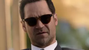 Gafas de sol de American Optical Times usadas por Mickey Haller (Manuel García-Rulfo) como se ve en The Lincoln Lawyer (S02E02)