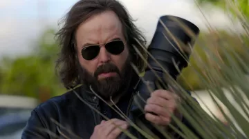 Ray-Ban sunglasses worn by Dennis 'Cisco' Wojciechowski (Angus Sampson) as seen in The Lincoln Lawyer (Season 2 Episode 4)