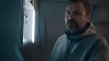 Uniqlo Full-Zip Hoodie worn by Stuart Atterton (Neil Maskell) as seen in Hijack (S01E01)