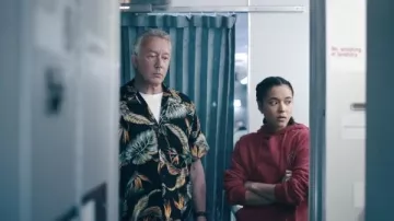 Kalaheo Hawaiian shirt worn by Terry (Jasper Britton) as seen in Hijack (S01E01)