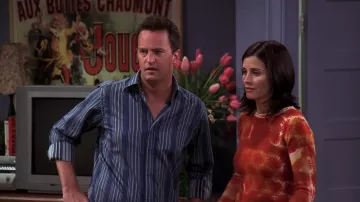 Marika Charles Tie Dye Orange Sweater porté par Monica Geller (Courteney Cox) vu dans Friends (S10E07)
