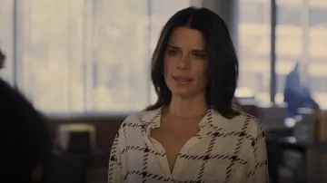 Gorjana Parker Necklace worn by Maggie McPherson (Neve Campbell) as seen in The Lincoln Lawyer (S02E01)