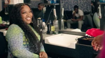 Haut en maille à manches longues en semaine porté par Honey (Ray BLK) comme on le voit dans Champion (S01E05)