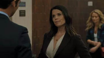 Giorgio armani Share Add to Wish List Mul­ber­ry Silk Single-breasted Jacket worn by Maggie McPherson (Neve Campbell) as seen in The Lincoln Lawyer (S01E07)