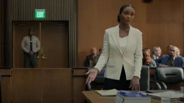 Alexander Mcqueen Blazer de hombro estructurado usado por Andrea Freemann (Yaya DaCosta) como se ve en The Lincoln Lawyer (S02E03)