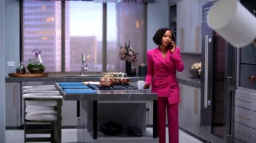 Dundas x Revolve Joni Pantalones usados por Andrea 'Andi' Barnes (KJ Smith) como se ve en Tyler Perry's Sistas (S06E06)