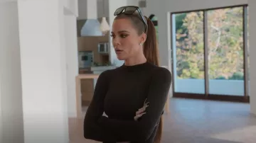 T-shirt Skims Fits Everybody porté par Khloé Kardashian vu dans The Kardashians (S03E07)