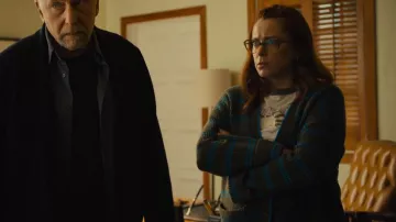 6397 Stripe Cardigan porté par Hannah (Rachel Bloom) vu dans Reboot (S01E08)