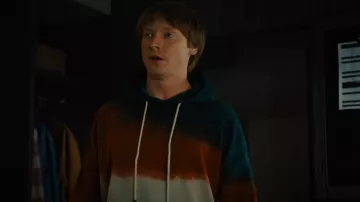 Sweat-shirt à capuche Eleven Paris Bombay Drawstring porté par Zack Jackson (Calum Worthy) comme on le voit dans Reboot (S01E08)